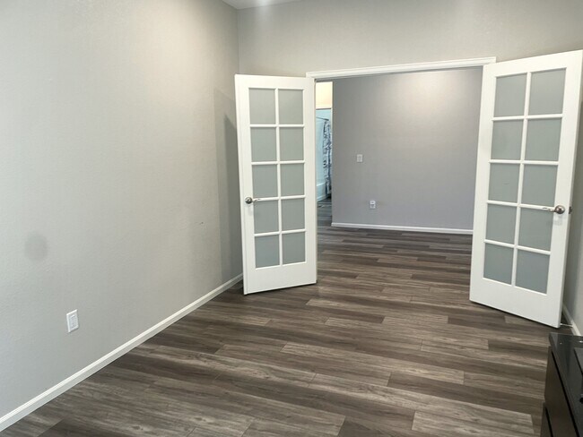 Building Photo - 4420 S Perth Ct