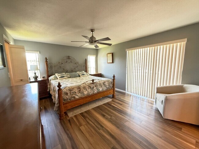 Building Photo - 2 Bedroom/2 Bathroom Available Now! 55+ An...