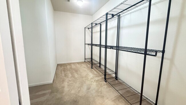 Building Photo - New listing! Bright and Spacious, Close to Parks and Trails