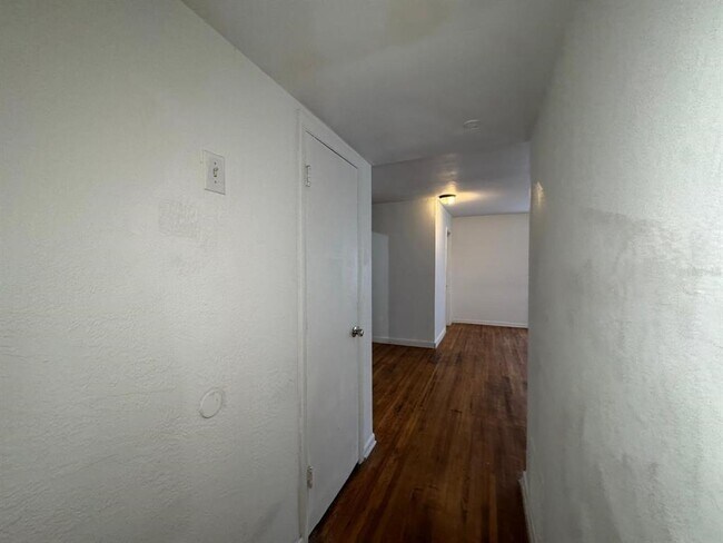 Building Photo - 416 Sun Ct