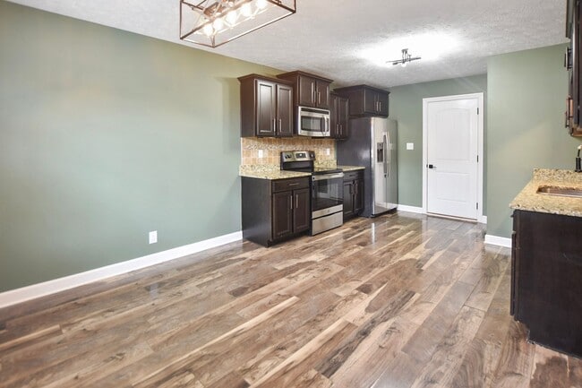 Building Photo - Pet Friendly Three Bedroom with Bonus!