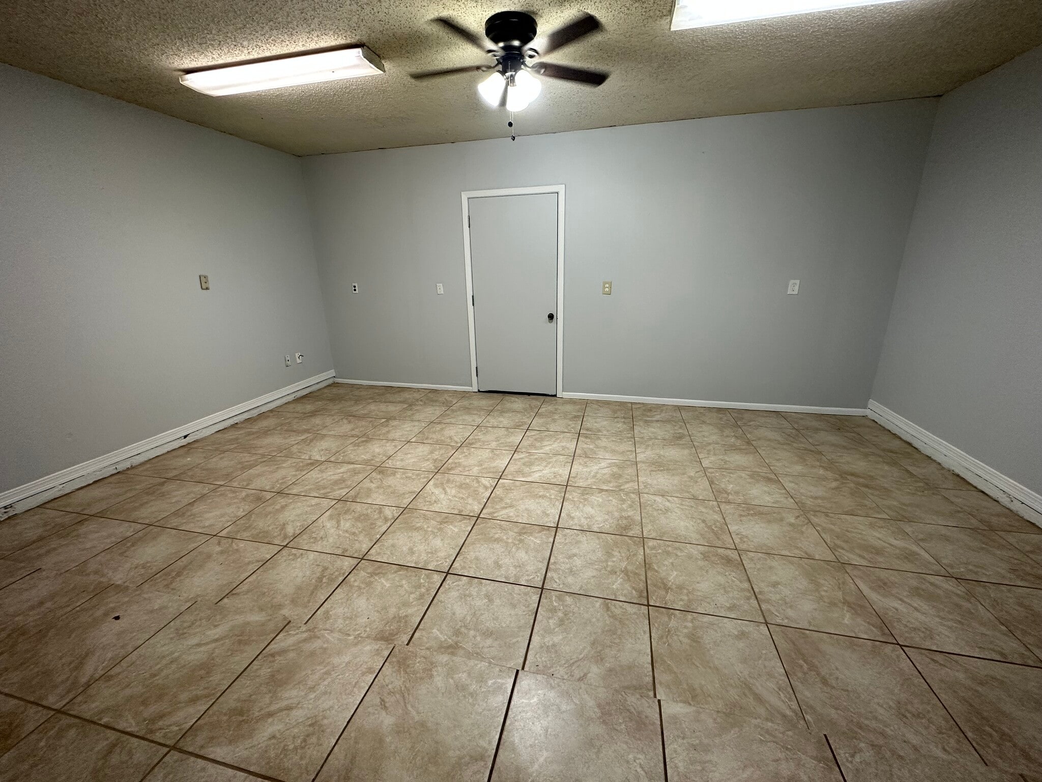 Bonus room - 557 Esplanade St