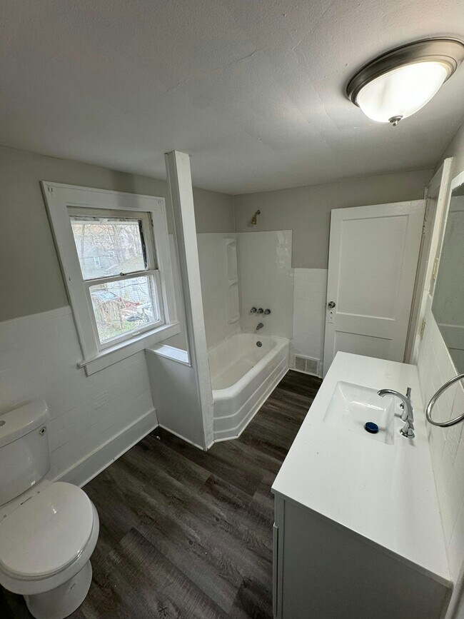 Building Photo - 623 Storer Ave