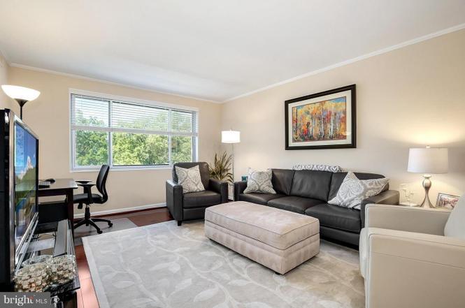 Living - 8315 N Brook Ln