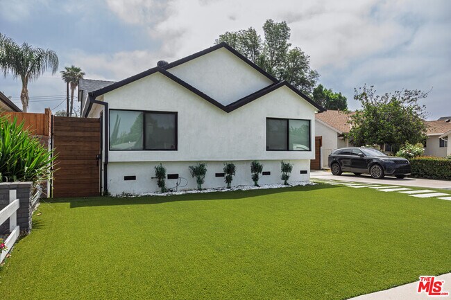 Building Photo - 6610 Farralone Ave