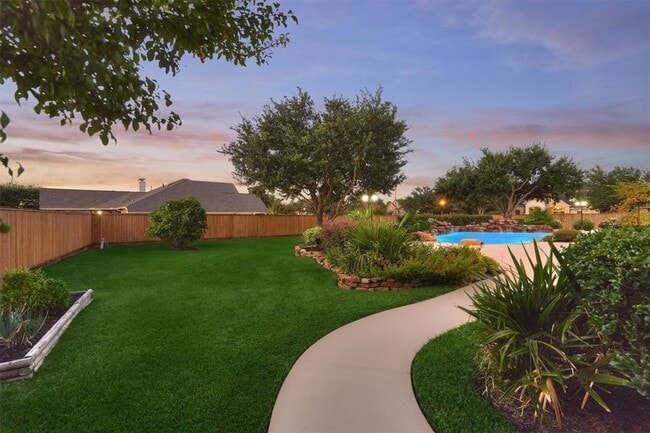 Building Photo - 20806 E Cameron Ridge Dr