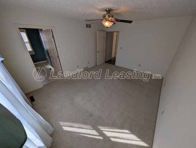 Building Photo - Well-Maintained Ranch in Pin Oak Preserve with Fireplace & Den