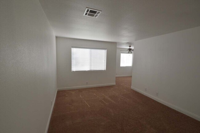 Building Photo - A Spacious and Stylish 2 Bed / 2 Ba Condo Gated Community