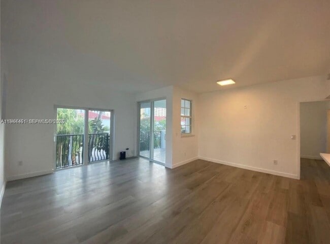 Building Photo - 3105 NE 184th St