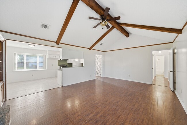 Building Photo - 122 White Cedar St