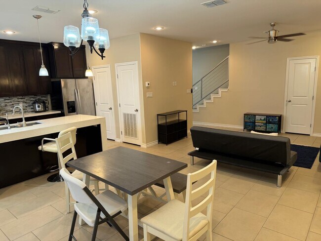 Building Photo - 7917 Elka Lp