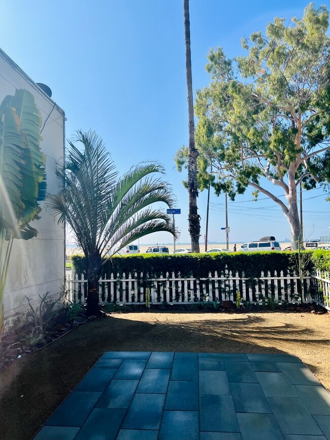 Building Photo - 10 Nieto Ave