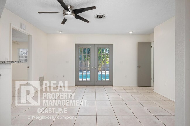 Building Photo - Welcome to Your Venice Oasis!