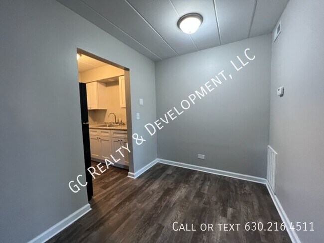 Building Photo - 324 Wilson Ave
