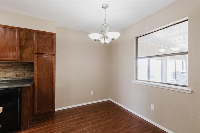 Building Photo - Cute, Clean Brick Home