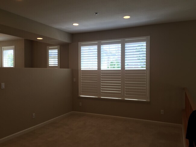 Building Photo - 4057 Crandall Cir