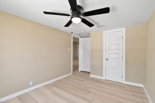 Building Photo - Ready for move in