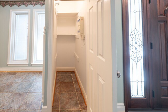 Building Photo - 7546 Maple Tree Dr