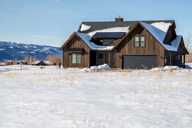 Building Photo - 326 Royal Elk Cir