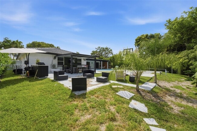 Building Photo - 9935 Ramblewood Dr