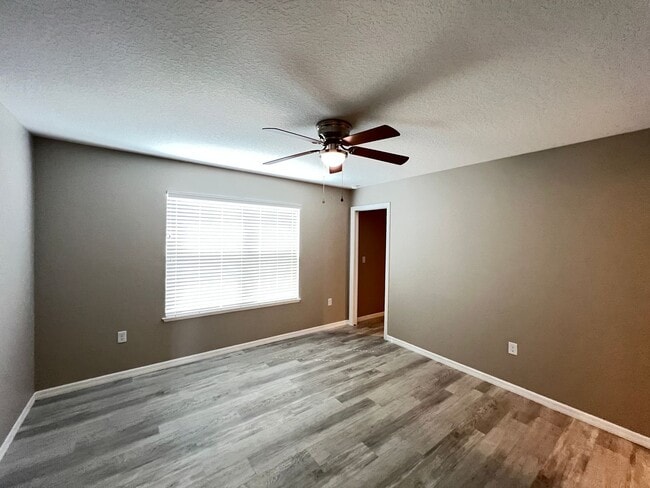 Building Photo - GORGEOUS 3BR/2BA Home with Open Floor Plan and Upgraded Features!