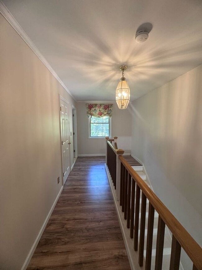 Building Photo - Beautiful 3 Bedroom Brunswick House
