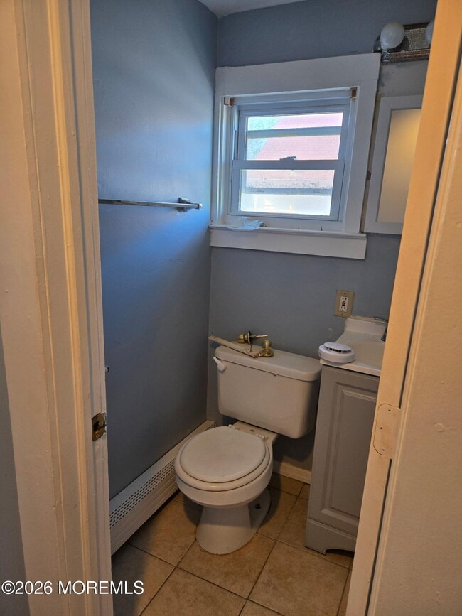 Building Photo - 811 Central Ave