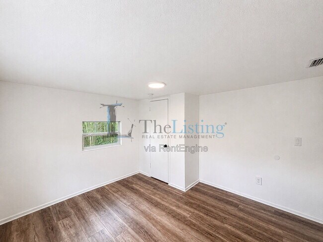 Building Photo - 2310 S Shine Ave