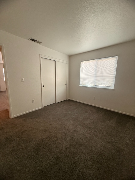 Building Photo - 6667 Blue Heron Dr