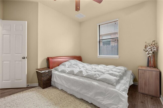 Building Photo - 2820 Garnet Ridge Dr