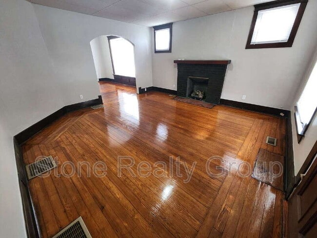 Building Photo - 731 Walnut St