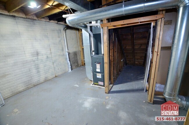 Building Photo - Excellent Des Moines Home