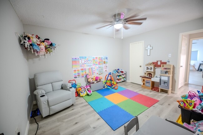 Building Photo - 4606 Meadowood Dr