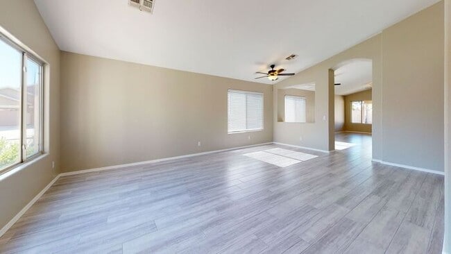 Building Photo - 3830 E Kroll Dr