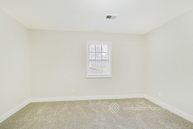 Building Photo - 5484 Pine Dr SW