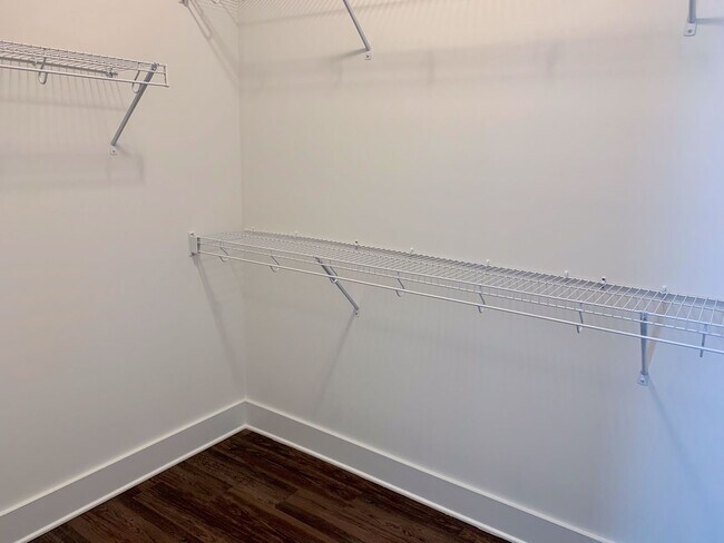 Building Photo - Spacious home with Garage and Fenced Backy...