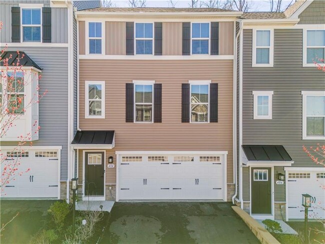 Building Photo - 484 Greenwood Dr