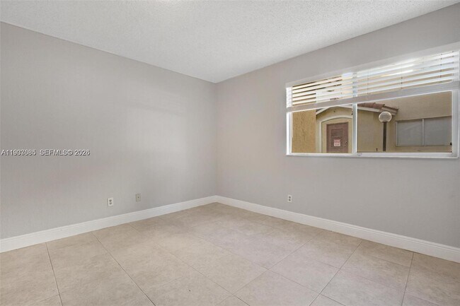 Building Photo - 12400 Vista Isles Dr