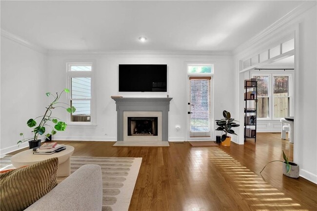 Building Photo - 7155 Roswell Rd