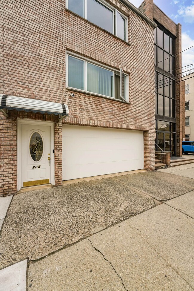 Building Photo - 263 Palisade Ave