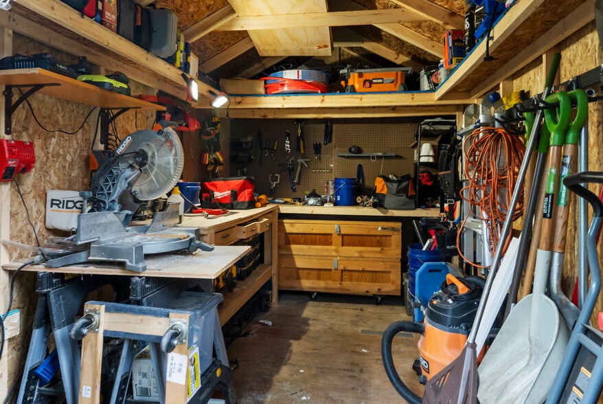 Building Photo - 5824 Hillcrest Dr SW