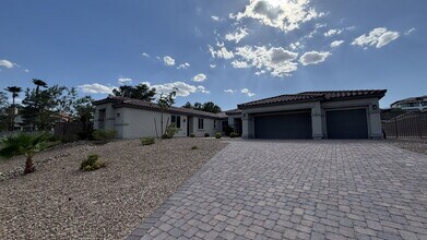 Building Photo - One Story 6-bedroom Home with Attached Casita