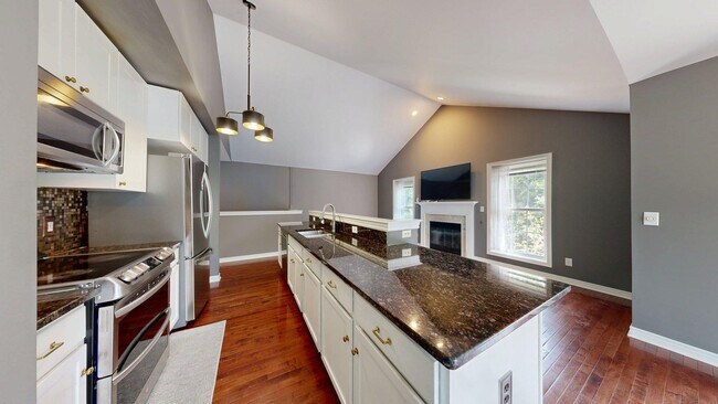 Building Photo - 5615 Hampshire Ln