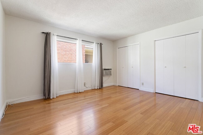 Building Photo - 11947 Kiowa Ave