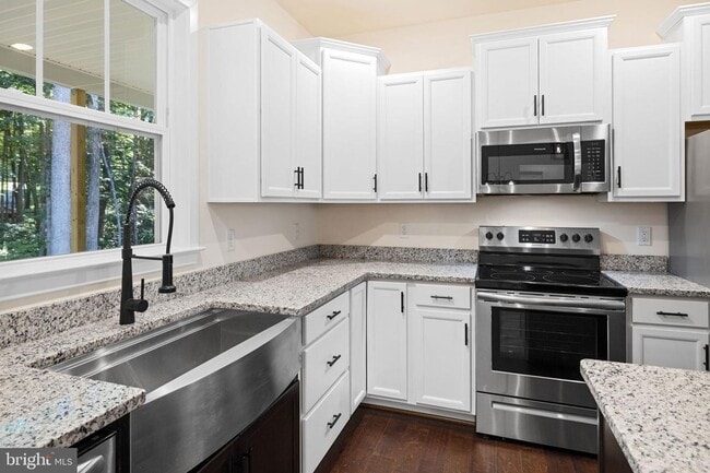 Building Photo - Adorable, Newer Home