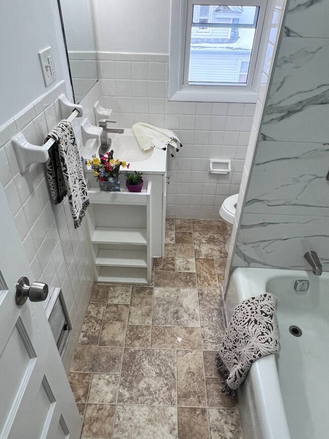 Building Photo - 2036 Guilderland Ave