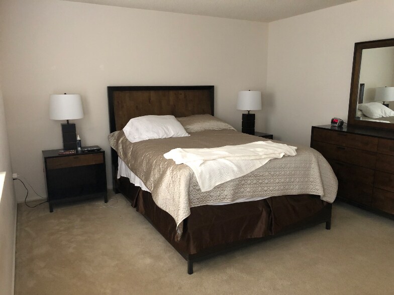 Building Photo - 7753 New Providence Dr