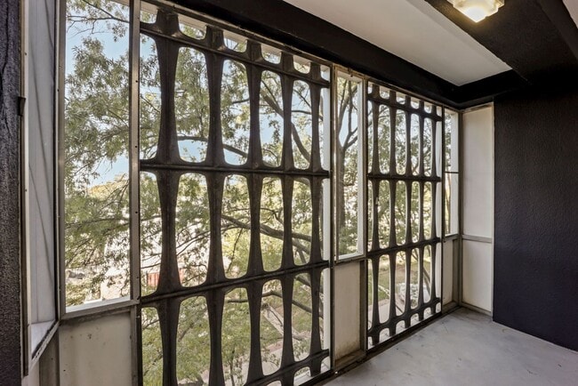 Building Photo - One month free rent with a lease start date on or before February 28th, 2026! 1 bedroom 1 bathroo...