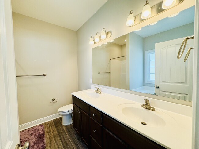 Building Photo - 211 Copperwood Lp