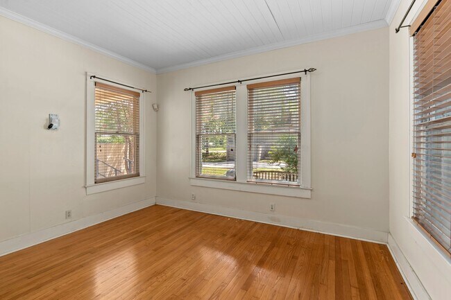 Building Photo - 526 Pershing Ave
